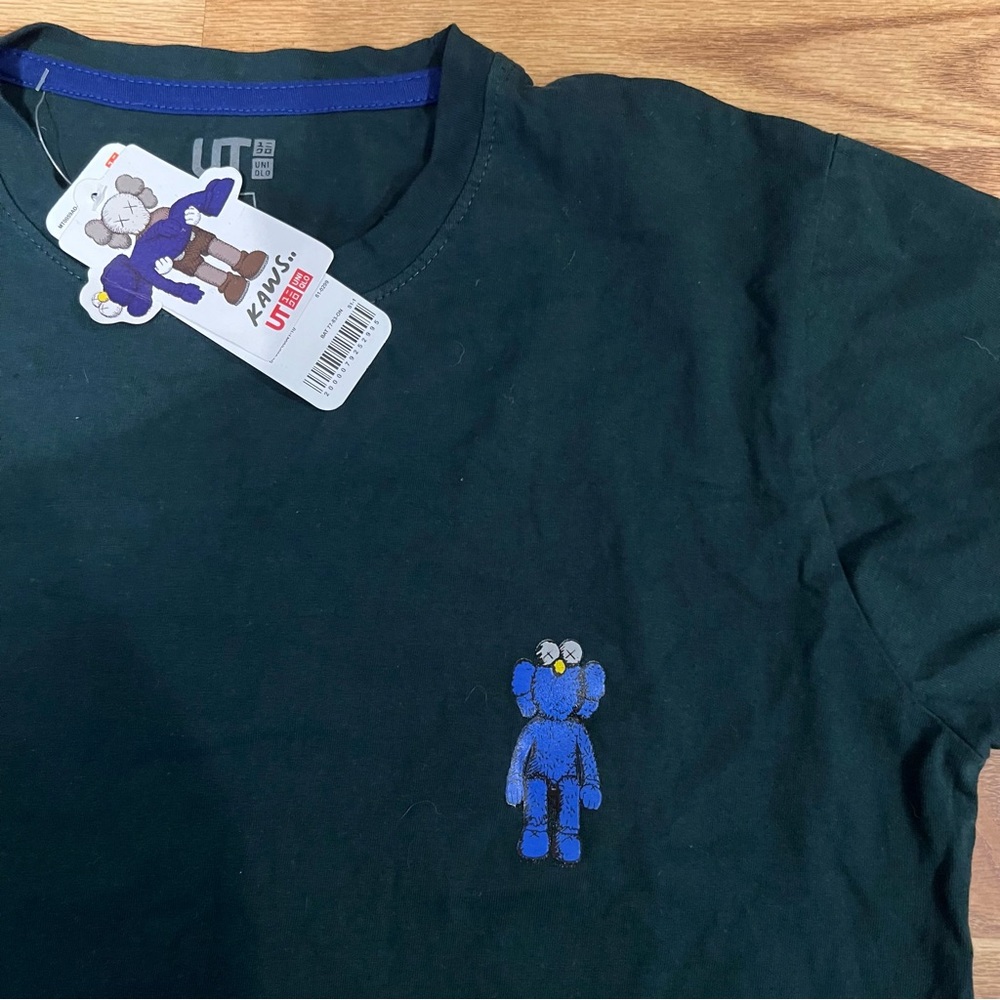 Kaws x uniqlo t shirt tee